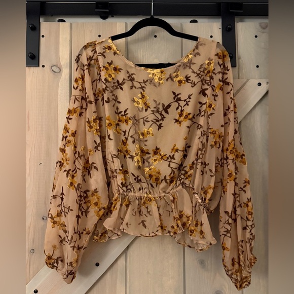 Storia Tops - NWT Storia Velvet Floral Burnout Peplum Blouse